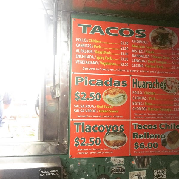 รูปภาพถ่ายที่ Tacos Morelos โดย Kimberly T. เมื่อ 1/8/2016