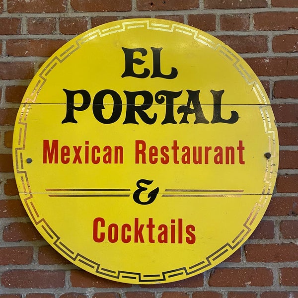 Маяковского 64 рязань лазертаг. Rest portal. Portal 2 игра. Портал из портал 2. Portal 2 (2011).