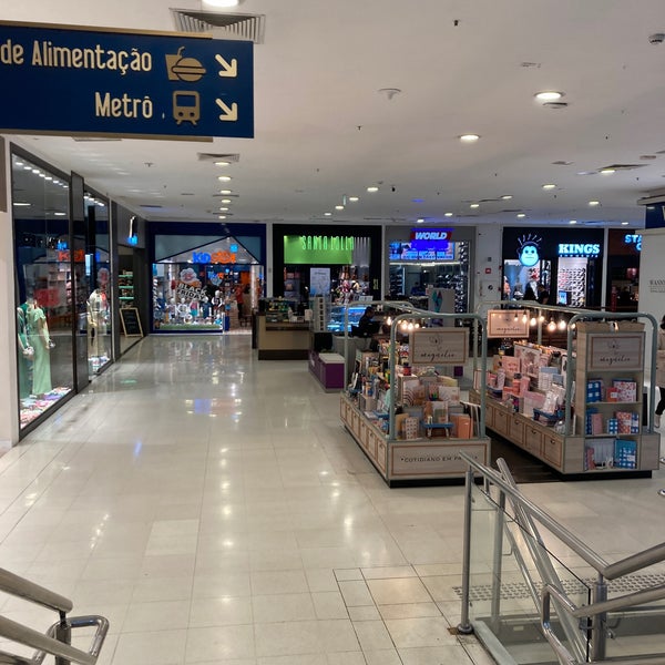 Photo taken at Shopping Metrô Santa Cruz by Luís Fernando M. on 11/7/2022