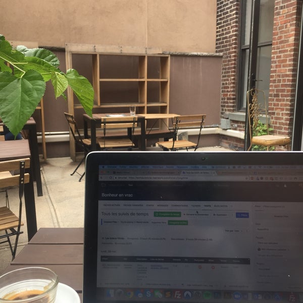 Fantastic café with cozy minimalist vibe. Cool place to have some work done and enjoy the calm hidden backyard. Wifi password : BEYONCE7