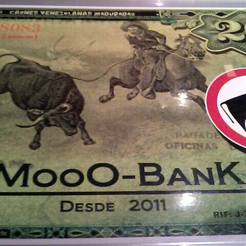 รูปภาพถ่ายที่ Mooo-Bank โดย A. Enrique C. เมื่อ 8/24/2013
