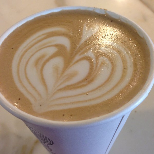 10/23/2013 tarihinde Tracy Q.ziyaretçi tarafından Elabrew Coffee'de çekilen fotoğraf