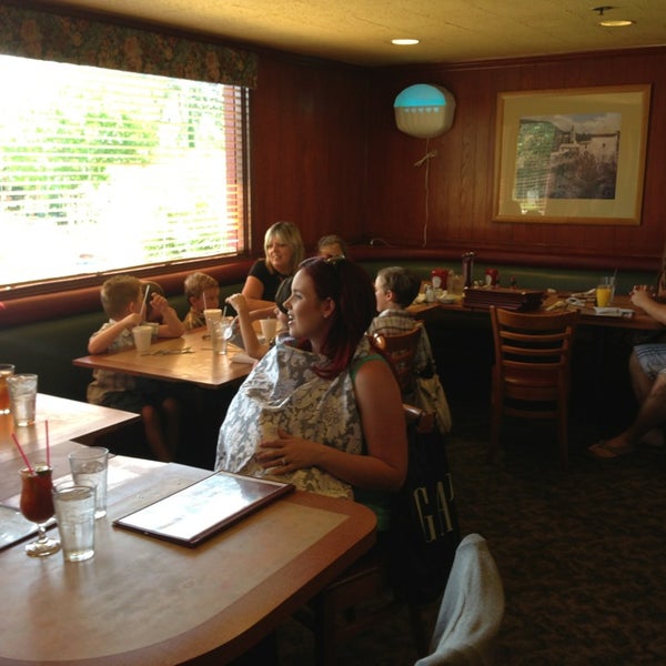 Das Foto wurde bei Keno&#39;s Restaurant von Tracy Q. am 6/22/2013 aufgenommen