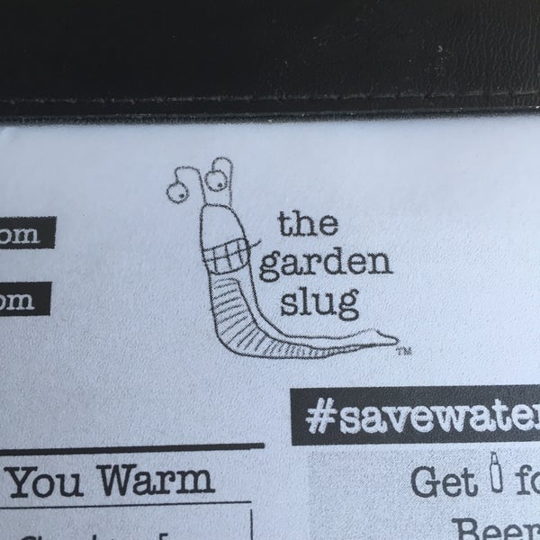 รูปภาพถ่ายที่ The Garden Slug โดย Fiona H. เมื่อ 2/9/2015