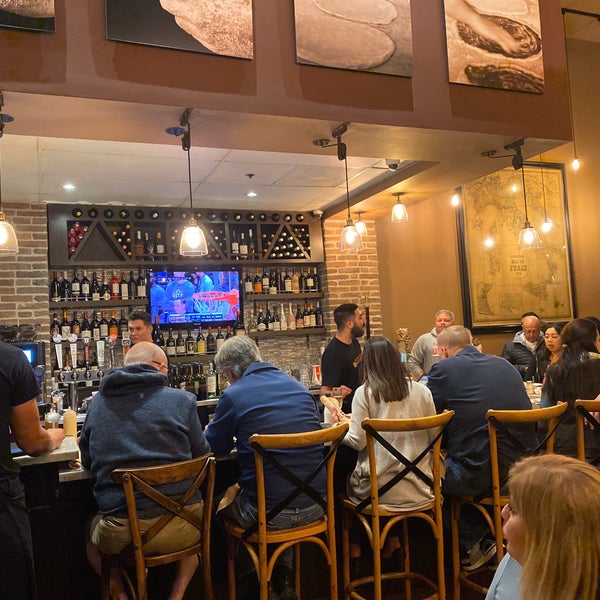 Foto scattata a Pizzo&#39;s Pizzeria and Wine Bar da Mike P. il 3/7/2020