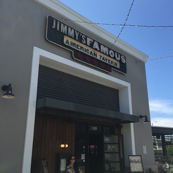 Foto tirada no(a) Jimmy&#39;s Famous American Tavern por Mike P. em 5/13/2016