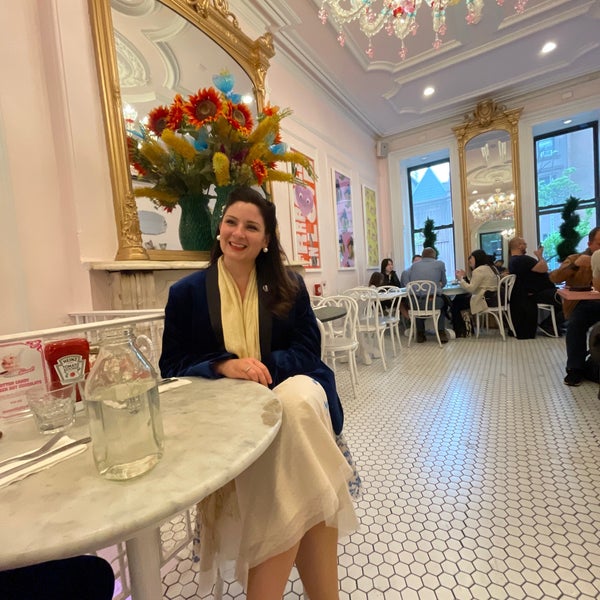 Photo taken at Serendipity 3 by Sax M. on 5/1/2022