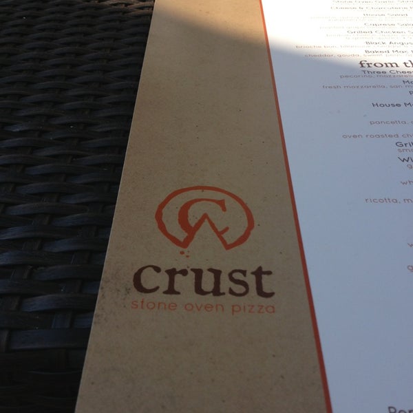 6/19/2013 tarihinde Kari B.ziyaretçi tarafından Crust Stone Oven Pizza'de çekilen fotoğraf