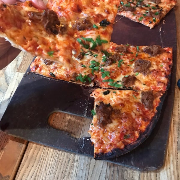 10/7/2018 tarihinde TJ H.ziyaretçi tarafından Waldy’s Wood Fired Pizza &amp; Penne'de çekilen fotoğraf