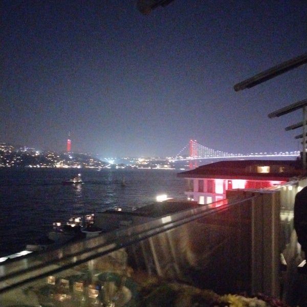 Foto diambil di Mavi Balık Restaurant oleh PRENSES pada 10/31/2023