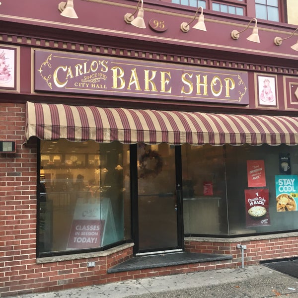 รูปภาพถ่ายที่ Carlo&#39;s Bake Shop โดย Steve S. เมื่อ 9/12/2018
