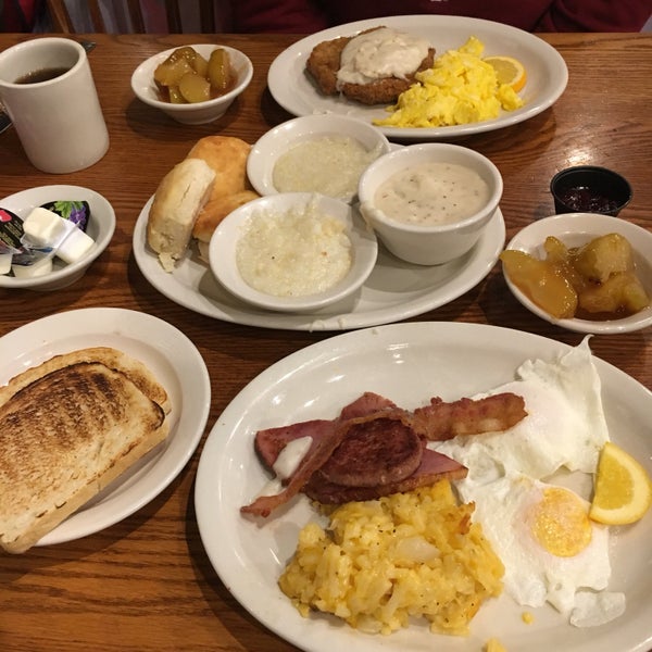 Cracker Barrel Old Country Store Kokomo'da Amerikan Restoranı