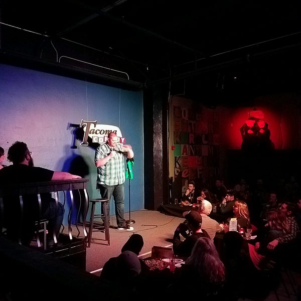 Das Foto wurde bei Tacoma Comedy Club von Jack R. am 2/11/2017 aufgenommen