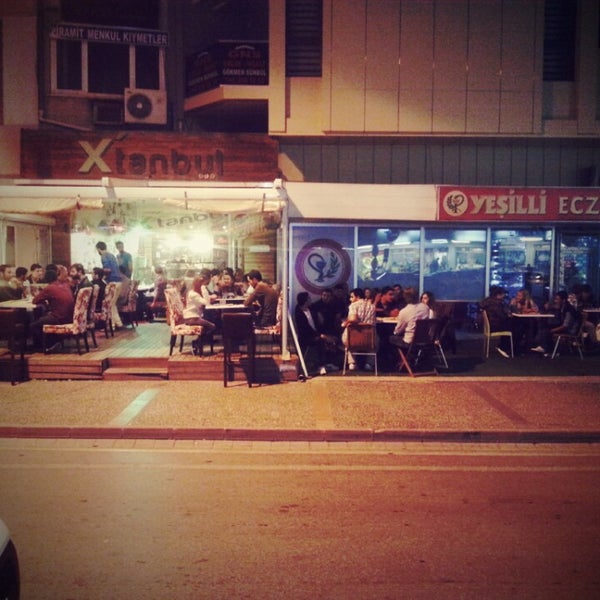 รูปภาพถ่ายที่ Xtanbul Cafe โดย Erdem D. เมื่อ 10/12/2013