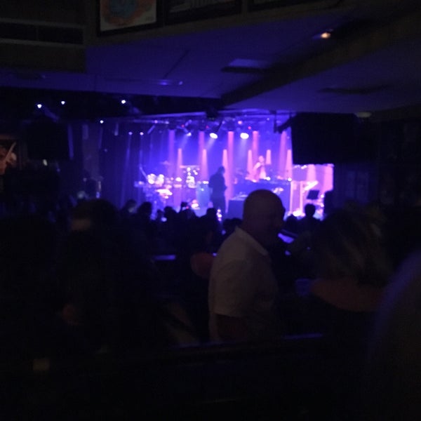 Photo taken at Belly Up Aspen by Marina M. on 7/4/2017