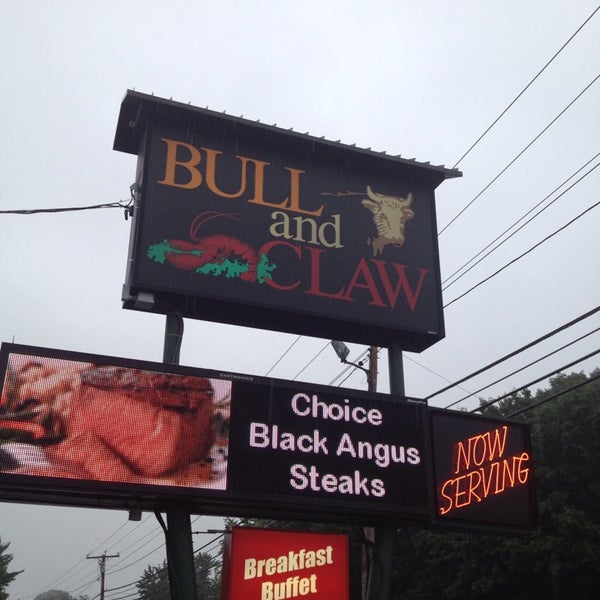 Photo taken at Bull N&#39; Claw by Todd P. on 7/4/2014