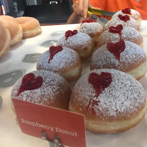 There's a vegan baker on staff and lots of vegan goodies here from challah bread to mini pizzas. They make the most incredible vegan boston cream and jam filled donuts, you need to try both!