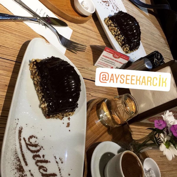 Foto diambil di Dilek Pasta Cafe &amp; Restaurant oleh Merve Ayça D. pada 4/13/2018