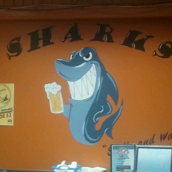 Снимок сделан в Shark&#39;s Saloon &amp; Grill пользователем Kris F. 4/14/2013