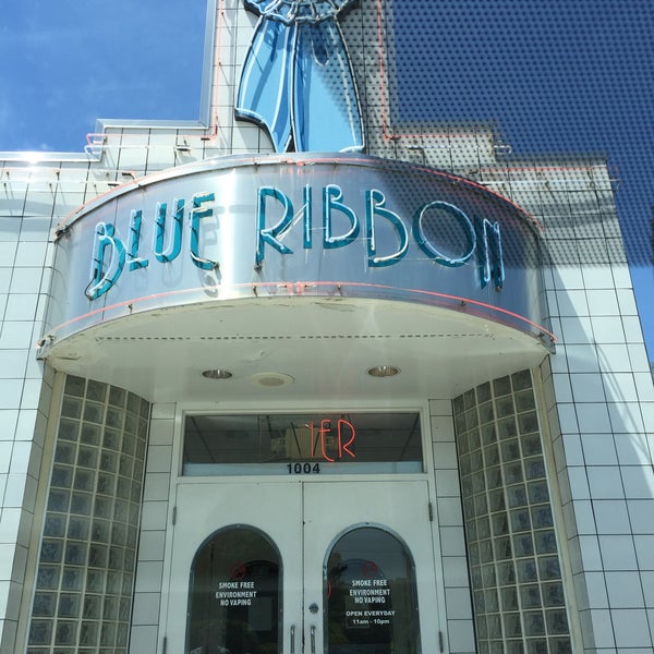 Foto tirada no(a) Blue Ribbon Diner- Mebane por Jennifer (@jruggiero) R. em 5/20/2015