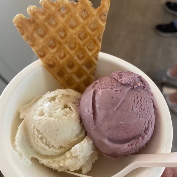 9/23/2022 tarihinde Gary M.ziyaretçi tarafından Jeni&#39;s Splendid Ice Creams'de çekilen fotoğraf