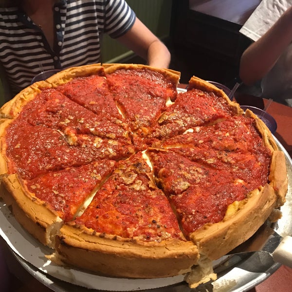 Das Foto wurde bei PizzaPapalis of Greektown von Gary M. am 9/24/2017 aufgenommen
