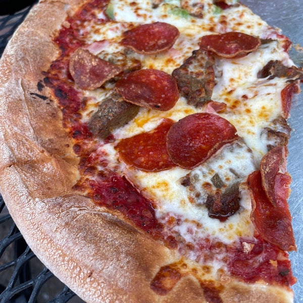 6/6/2022 tarihinde Gary M.ziyaretçi tarafından AJ&#39;s NY Pizzeria'de çekilen fotoğraf