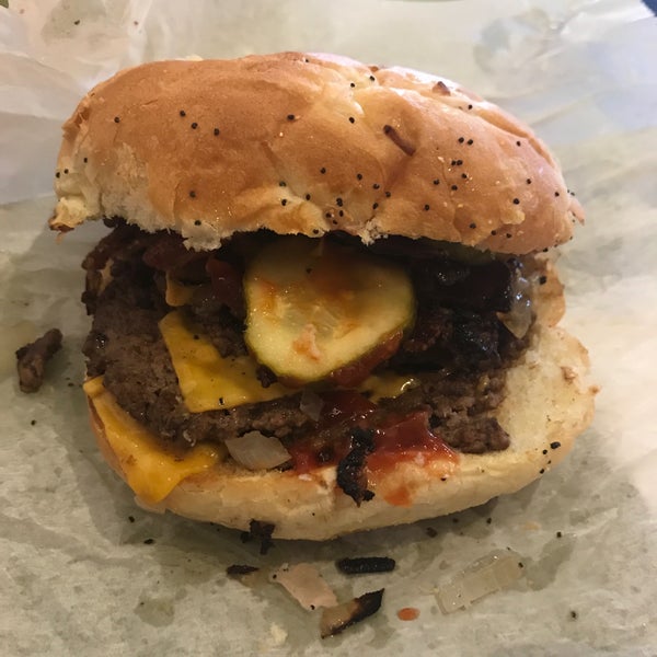 Снимок сделан в Krazy Jim&#39;s Blimpy Burger пользователем Gary M. 8/31/2019