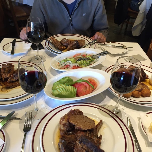 Foto diambil di Sotito&#39;s Restaurant oleh Luis D. pada 12/8/2015