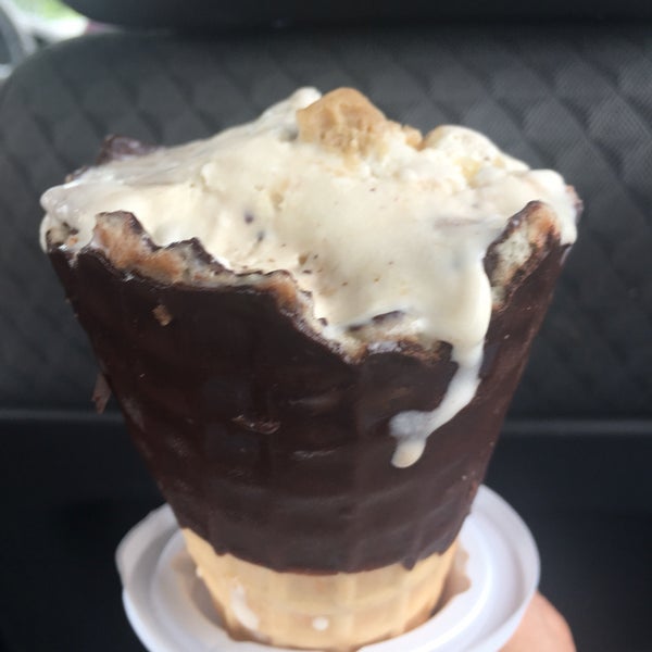 Sundaes On Sylvan Ice Cream Parlor in Rome City