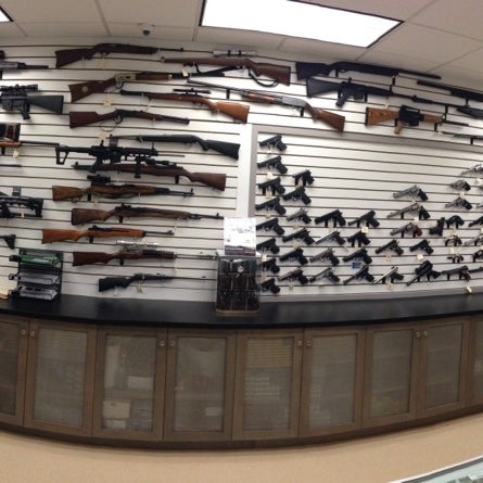 7/5/2013 tarihinde Anthony C.ziyaretçi tarafından Gun For Hire @ The Woodland Park Range'de çekilen fotoğraf