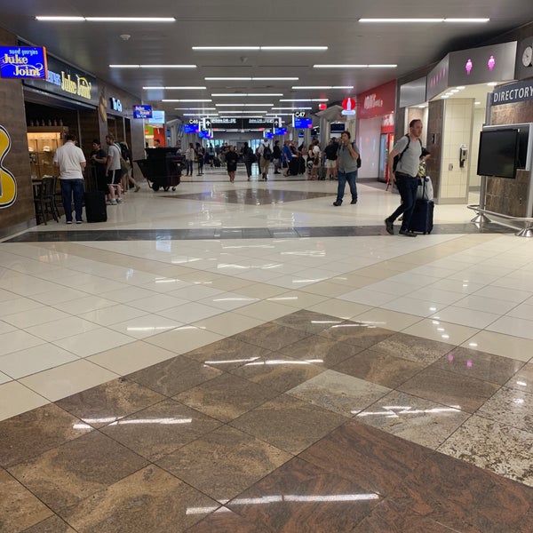 Снимок сделан в Concourse C пользователем Khalid G. 7/19/2019