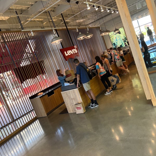 Levi's Outlet Store - Clothing Store in Commerce