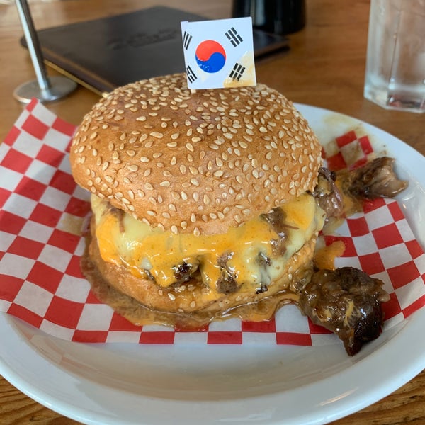 Photo taken at Cassell&#39;s Hamburgers by Khalid G. on 12/8/2019