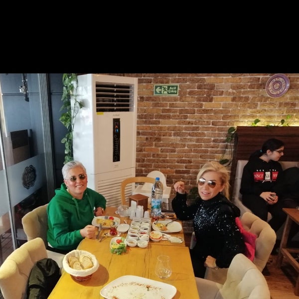 Foto diambil di Soylu Künefe &amp; Katmer &amp; Kahvaltı oleh suzan t. pada 2/24/2019
