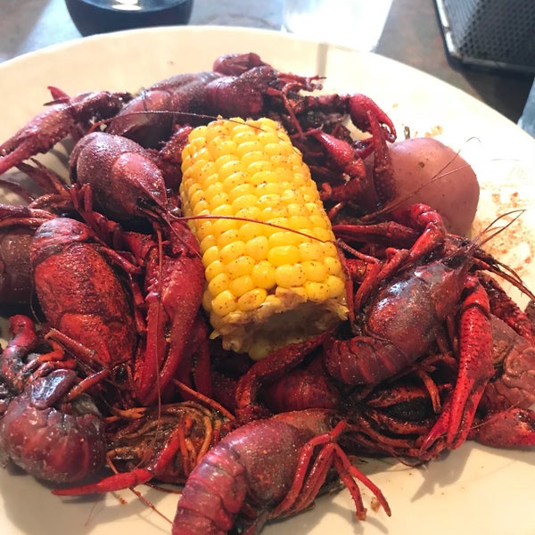 Снимок сделан в Big Fish Seafood Grill &amp; Bar пользователем Melissa 3/26/2018