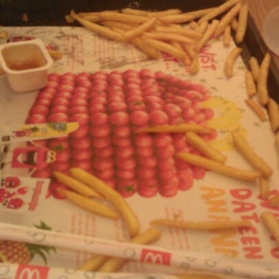 รูปภาพถ่ายที่ McDonald&#39;s โดย Miss T. เมื่อ 10/20/2012