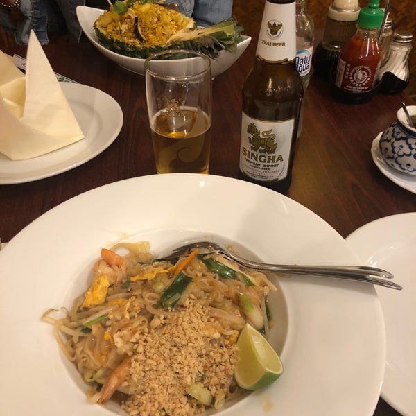 รูปภาพถ่ายที่ Bangkok Thai Restaurant โดย Danilo T. เมื่อ 7/7/2018