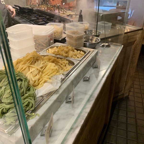 3/30/2019 tarihinde Taras A.ziyaretçi tarafından Macchina Pasta Bar'de çekilen fotoğraf