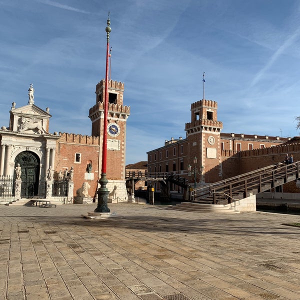 รูปภาพถ่ายที่ Arsenale di Venezia โดย Taras A. เมื่อ 10/31/2018