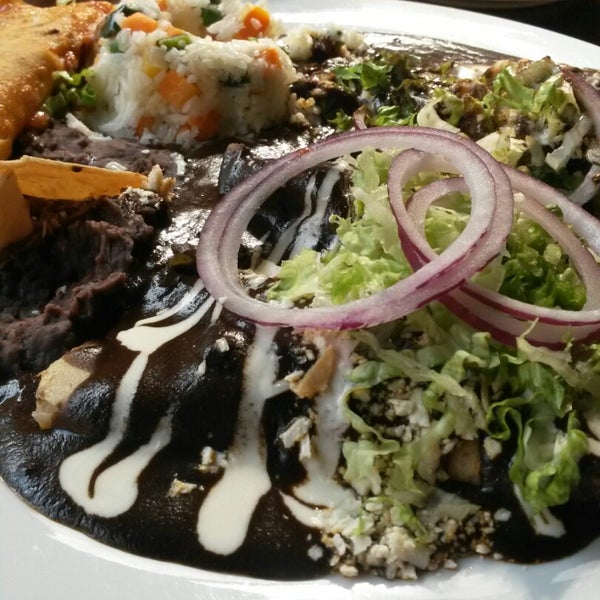 Photo taken at Mestizo&#39;s | Restaurante Mexicano Cancun | Cancun Mexican Restaurant by Percival M. on 12/7/2014