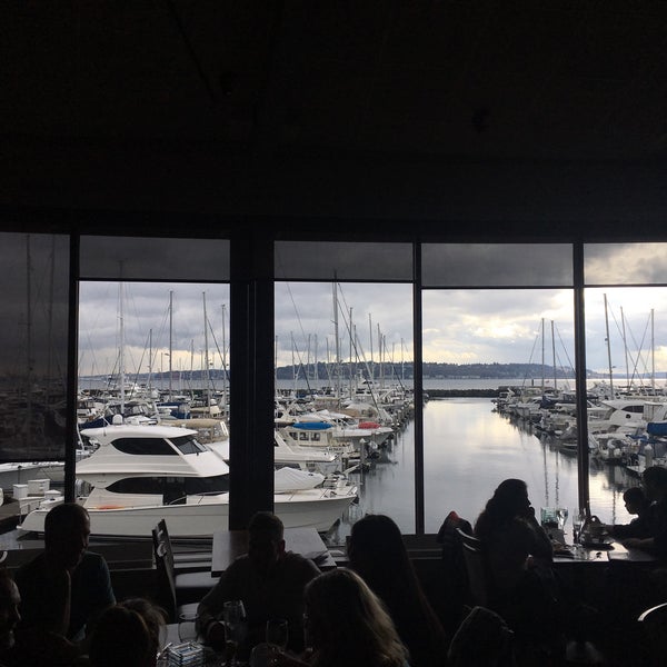 2/17/2019 tarihinde Rebecca S.ziyaretçi tarafından Palisade Restaurant'de çekilen fotoğraf