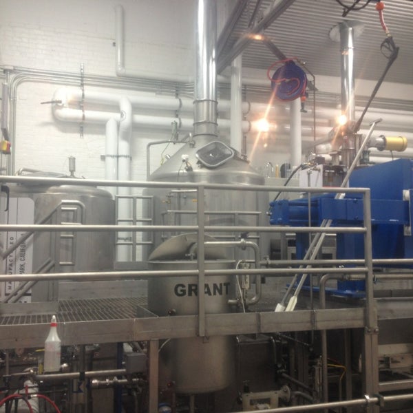 รูปภาพถ่ายที่ Tin Man Brewing Company โดย D เมื่อ 1/21/2013