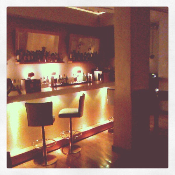1/18/2013 tarihinde oandb a.ziyaretçi tarafından O&amp;B Athens All Day Bar Restaurant'de çekilen fotoğraf