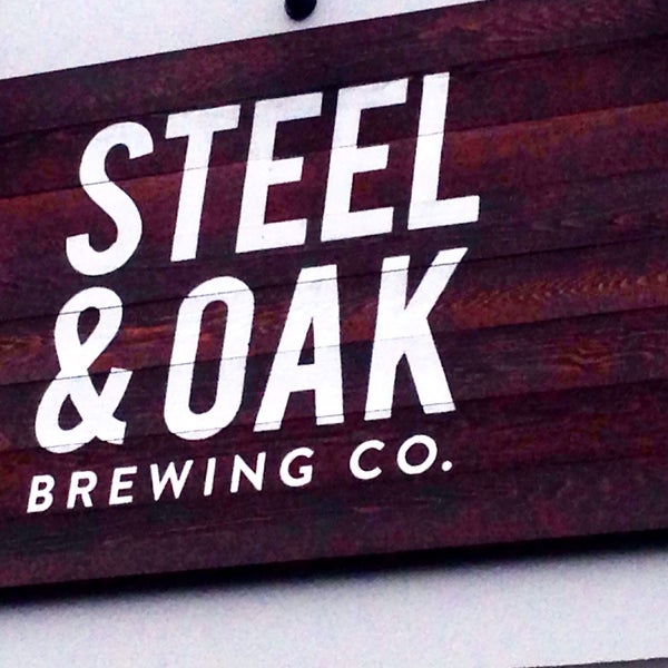 Foto tirada no(a) Steel &amp; Oak Brewing Co. por DaveInNewWest em 2/10/2015