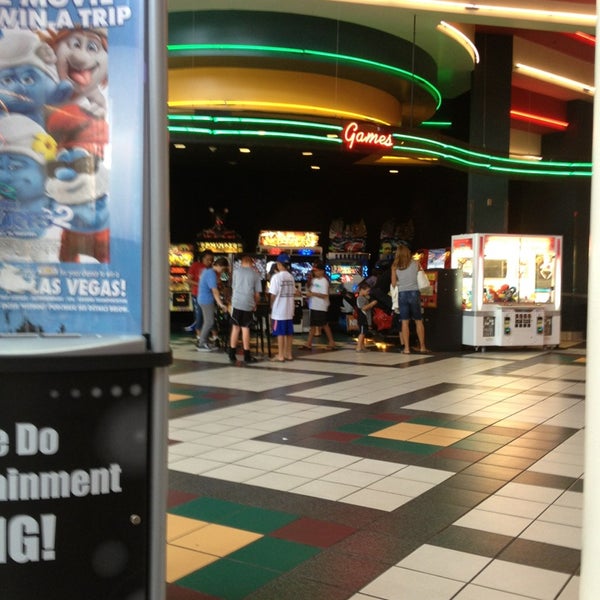 Regal Hacienda Crossings ScreenX, IMAX & RPX Dublin'de Sinema'da