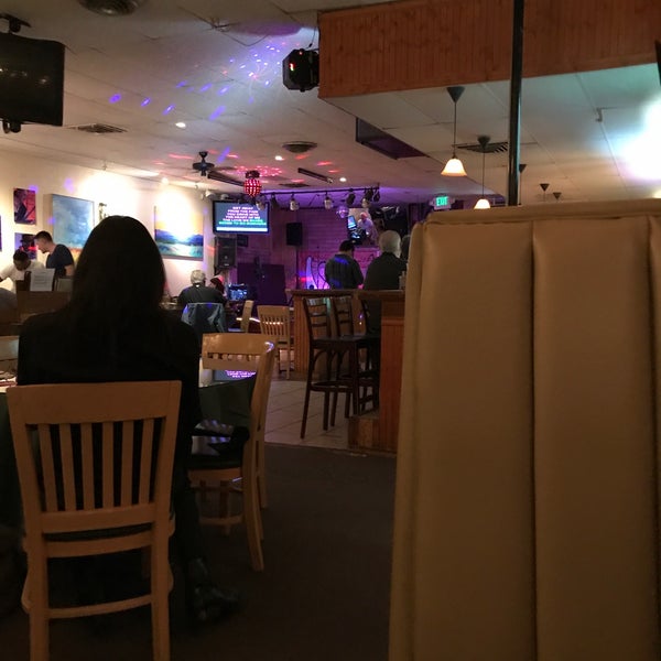 Foto diambil di Tiny&#39;s Restaurant &amp; Lounge oleh Jacqueline M. pada 9/30/2018