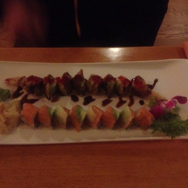 Foto tomada en MoMo Sushi  por RetailGoddesses el 11/20/2014