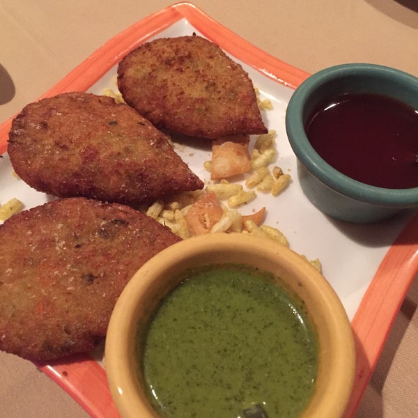 6/3/2015 tarihinde Monica M.ziyaretçi tarafından Jaipur Royal Indian Cuisine'de çekilen fotoğraf