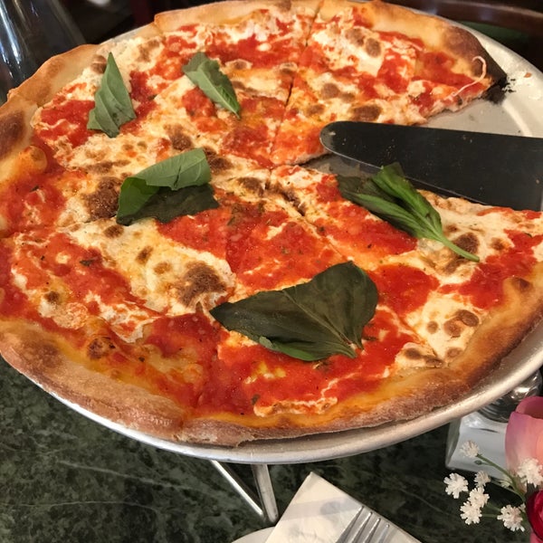 Foto scattata a Patsy&#39;s Pizzeria da Alex V. il 8/23/2017